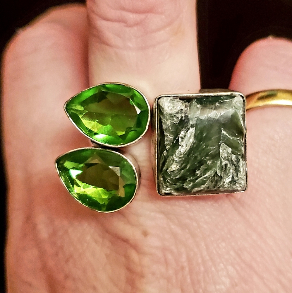 New Seraphinite & Peridot Silver Open Cuff Ring.